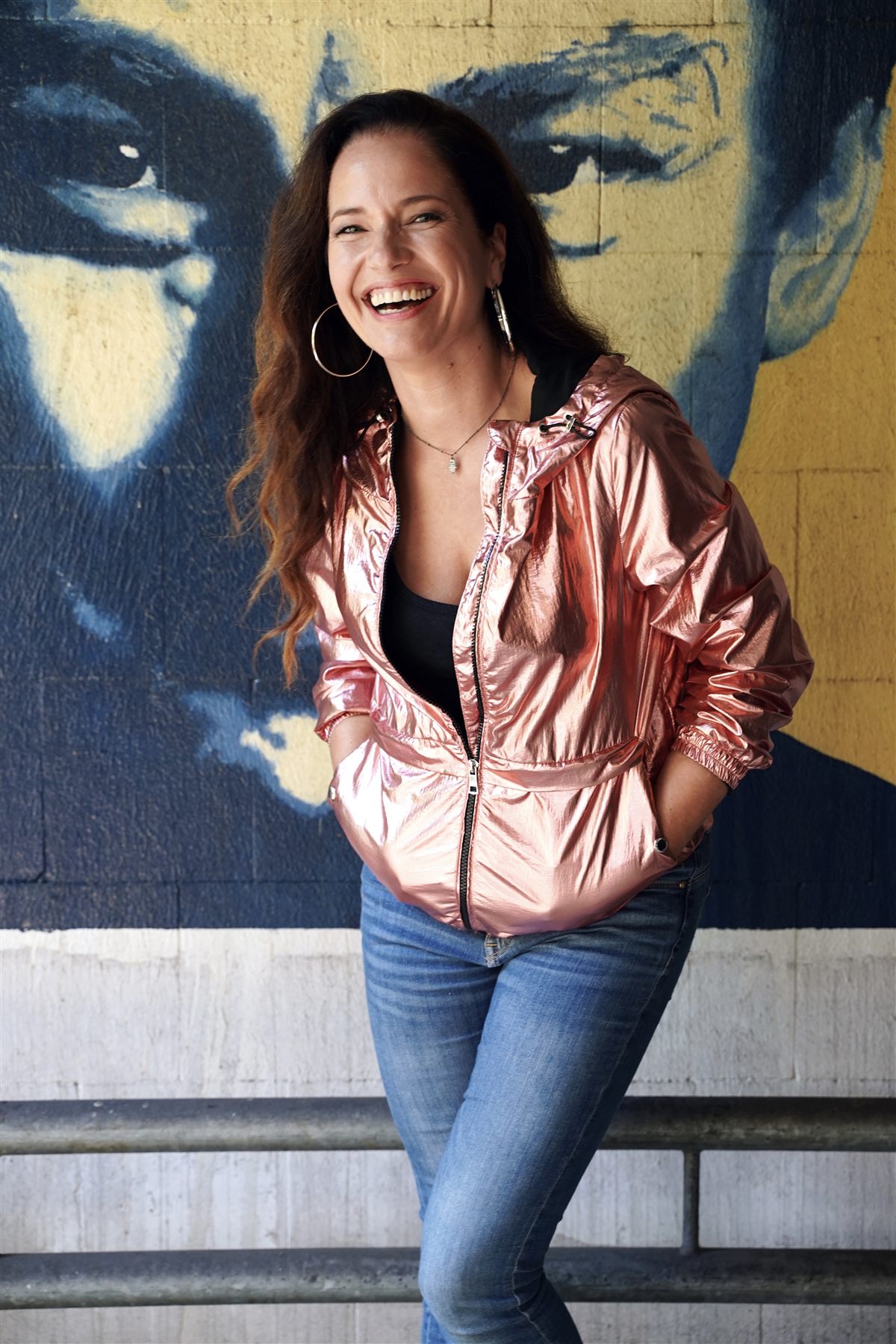 Katja Frenzel lacht herzlich in die Kamera